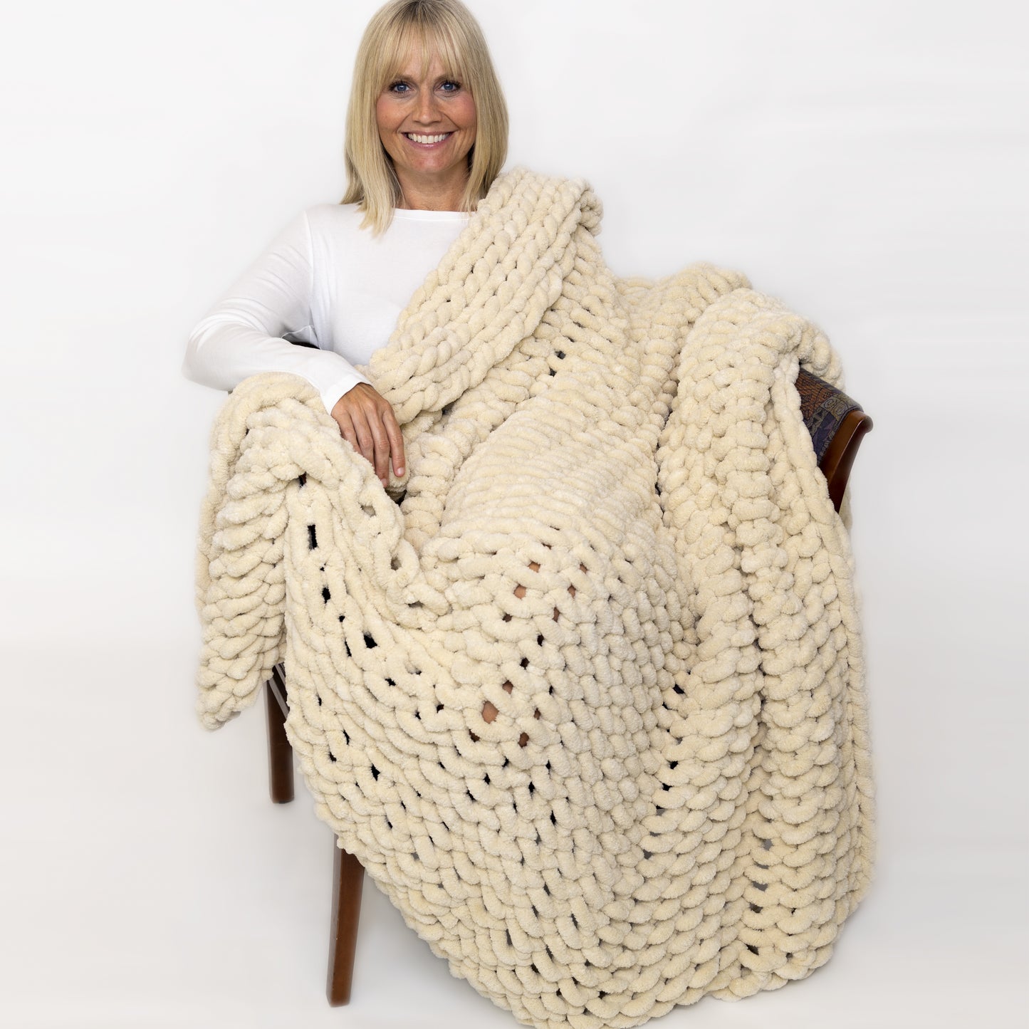 Chunky Knit Chenille throw off-white, 50 x 60 inches